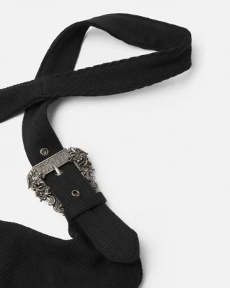 Ribbet topp med barokk spenne